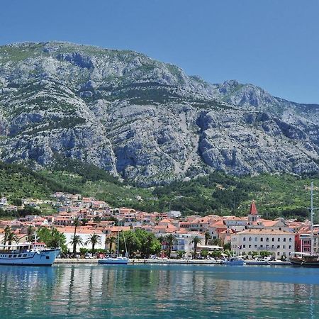 Awesome Apartment In Makarska With Kitchen Exterior foto