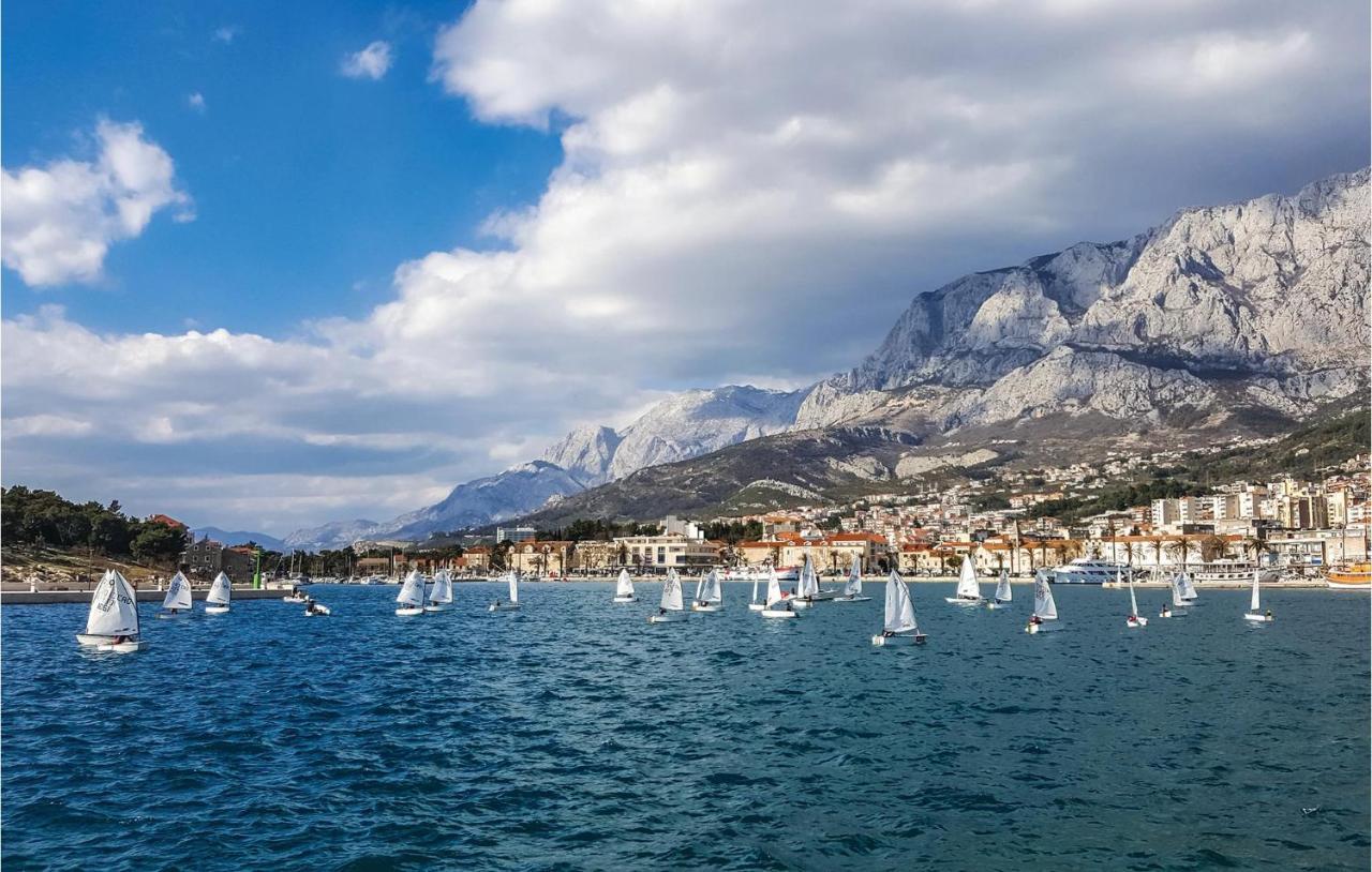 Awesome Apartment In Makarska With Kitchen Exterior foto